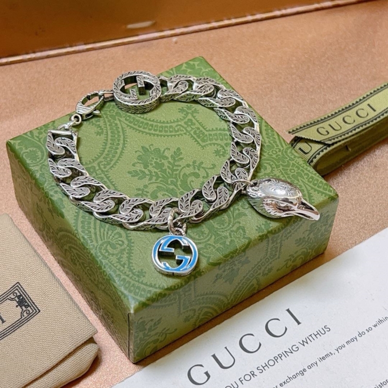 G*u*i bracelets